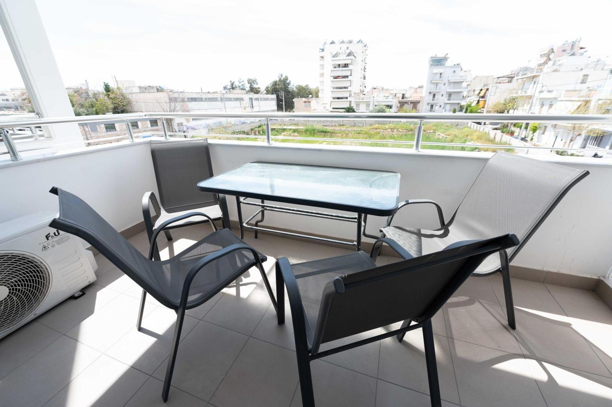 Modern Spacious Apartment Located In Pireusz Kültér fotó