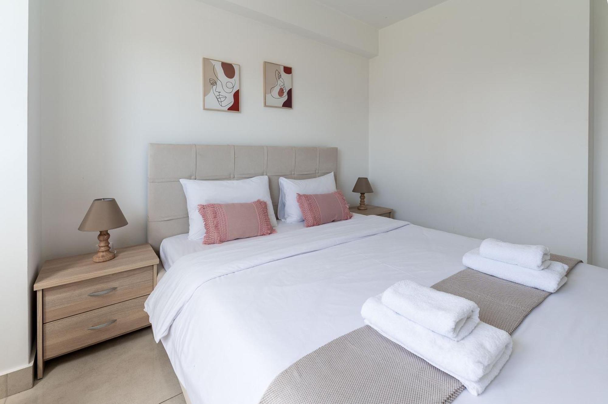 Modern Spacious Apartment Located In Pireusz Kültér fotó